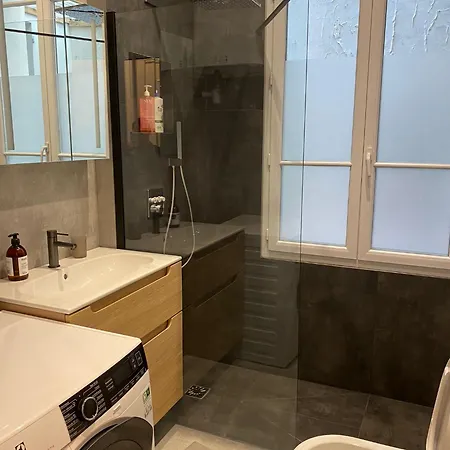 2 Bedroom With Spacious Terrace Minutes From Champs Elysées Appartamento *