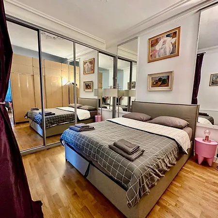 2 Bedroom With Spacious Terrace Minutes From Champs Elysées Parigi